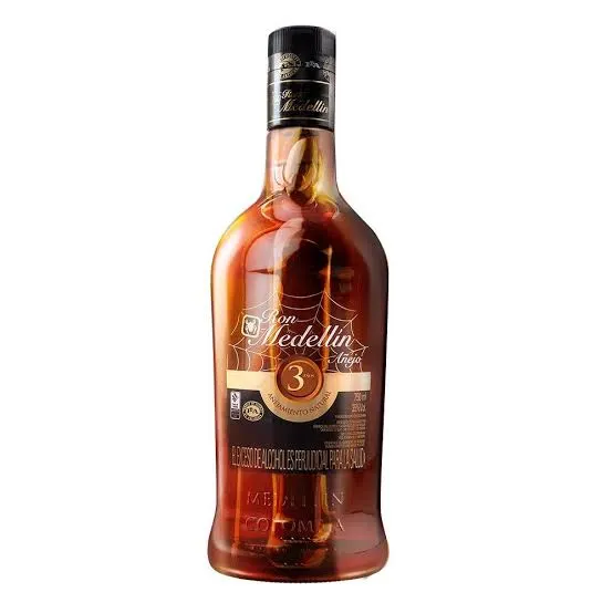 [3357] RON MEDELLIN PIPONA X 750 ML